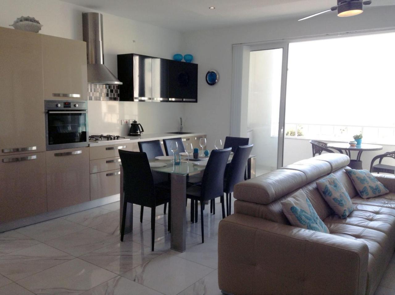Seafront Apartment With Pool St. Paul's Bay Exterior foto