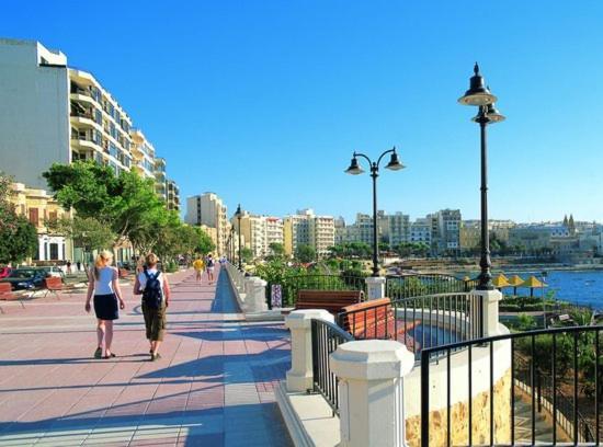 Seafront Apartment With Pool St. Paul's Bay Exterior foto