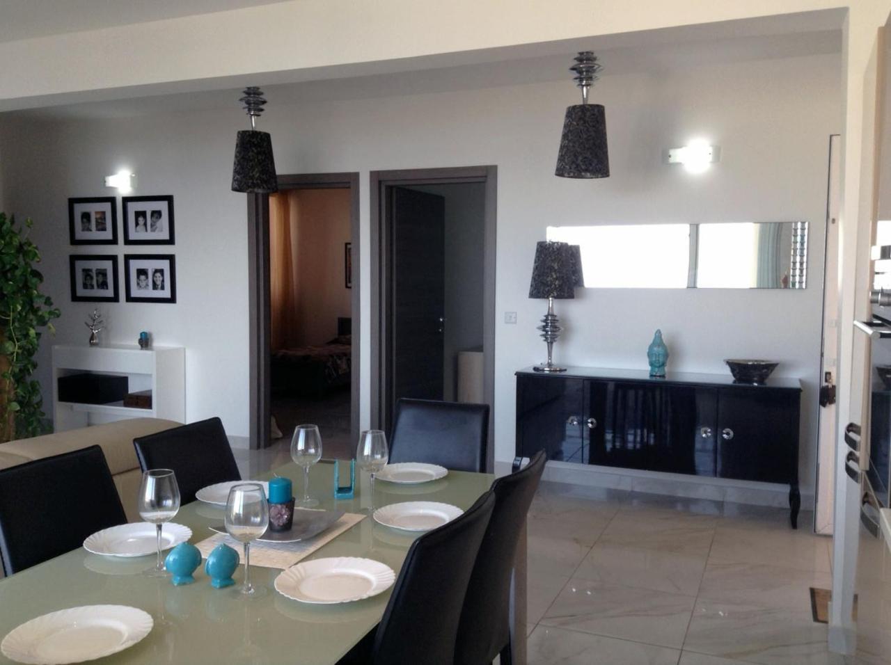 Seafront Apartment With Pool St. Paul's Bay Exterior foto