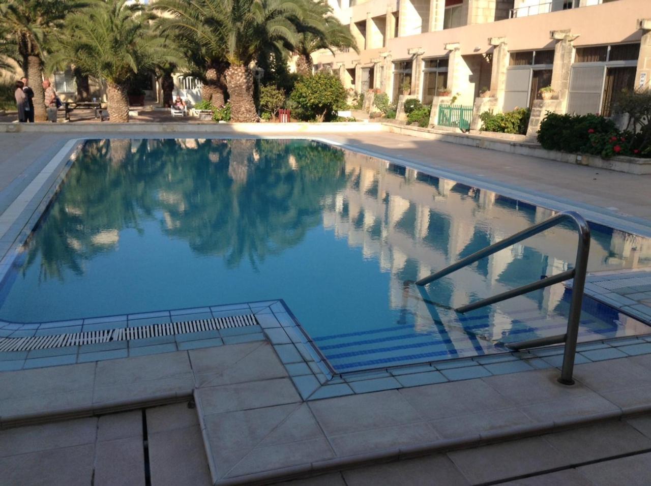 Seafront Apartment With Pool St. Paul's Bay Exterior foto